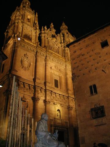 image Monumento al Maestro Salinas, Clerecía y Casa de Las Conchas, Salamanca