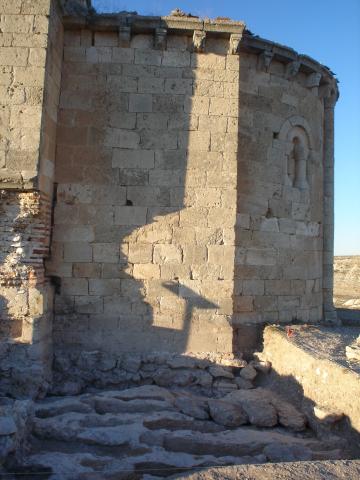 image Necrópolis de repoblación en torno a la Ermita de San Miguel en Sacramenia, Segovia