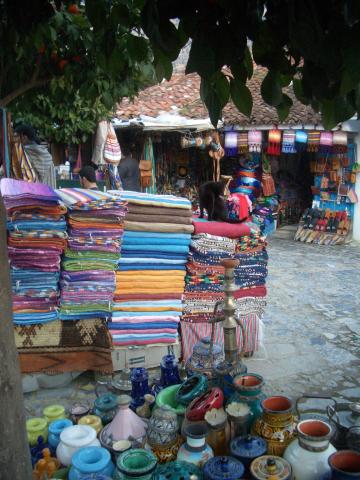 image Puestos de artesanía en Chaouen, Marruecos