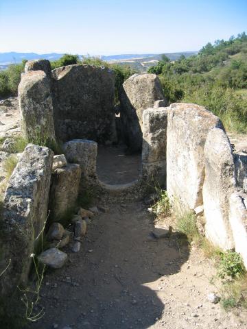 image Dolmen del Portillo de Enériz, Artajona, Navarra