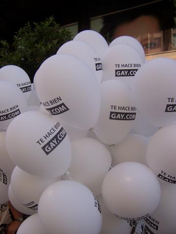 image Globos publicitarios en el desfile del Día del Orgullo Gay, Madrid