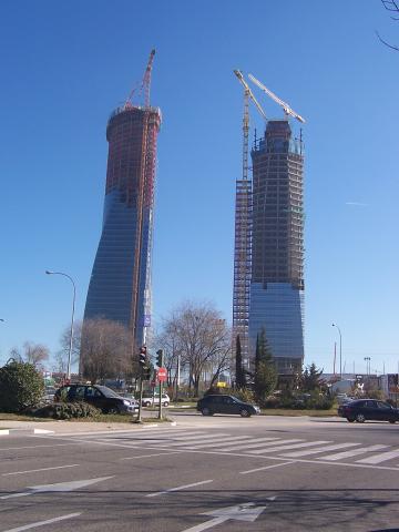 image Torre Espacio y Torre Caja Madrid en construcción, Madrid