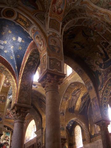 image Interior de la Iglesia de La Martorana de Palermo en Sicilia, Italia