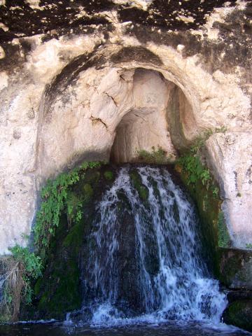 image Museion en la Vía de los Sepulcros del Teatro Griego de Siracusa, Sicilia, Italia