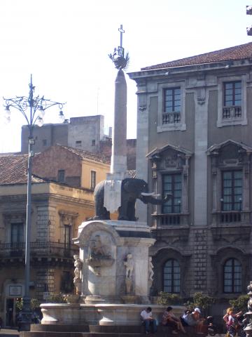 image Fuente del Elefante en Catania, Sicilia, Italia