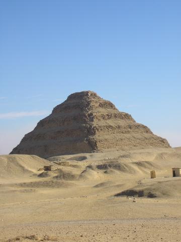 image Piramide escalonada de Zoser en Shakkara, El Cairo, Egipto
