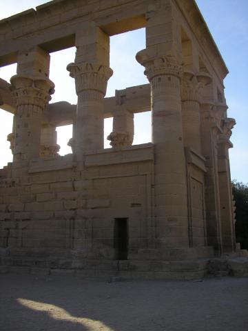image Templete de Trajano en el templo de Isis en Philae, Aswan, Egipto