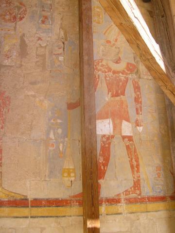 image Pintura policromada en una de las paredes de la Tumba, Deir el-Bahari, Egipto