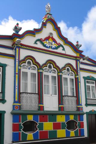 image Capilla dedicada al Espíritu Santo típica de la Isla de Terceira, Azores