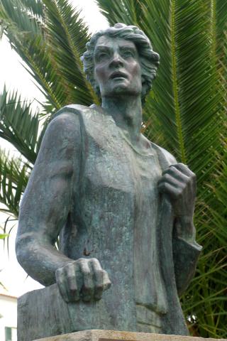 image Estatua de Colón en la Isla de Porto Santo, Madeira, Portugal