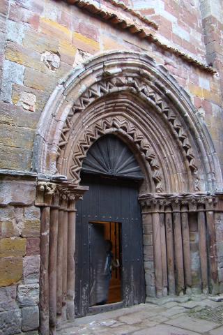 image Puerta occidental de Santa María de Mave, Palencia