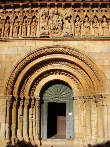 image Portada meridional de la Iglesia San Juan Bautista, Moarves de Ojeda, Palencia