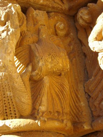 image Capitel con músico en la portada meridional de San Juan Bautista, Moarves de Ojeda, Palencia