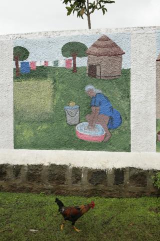 image Mural en los muros exteriores del hospital de Gambo, Etiopía