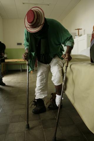 image Enfermo de lepra esperando tratamiento en el hospital de Gambo, Etiopía