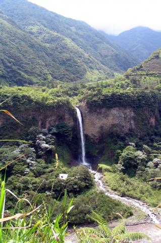image Cascada Manto de la Novia, Baños, Ecuador
