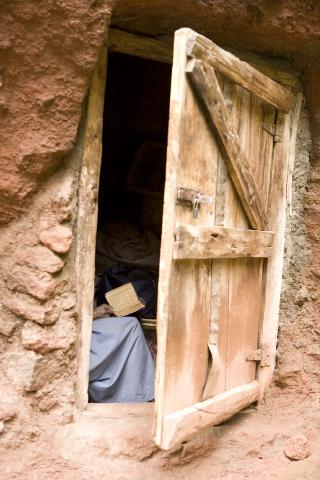 image Cueva donde viven los ermitaños de Bete Giorgis, Lalibela, Etiopía