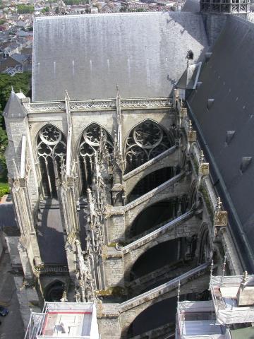 image Arbotantes y contrafuertes de la Catedral de Amiens, Francia