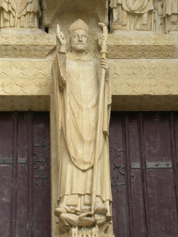 image Parteluz del portal de San Fermín de la Catedral de Amiens, Francia