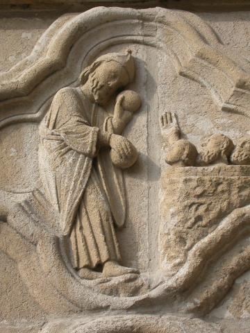 image Cuadrifolio entre portales de la Catedral de Amiens, Francia