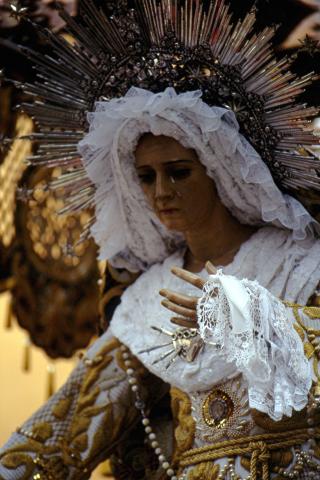 image Detalle del paso de la Virgen Dolorosa en Semana Santa, León
