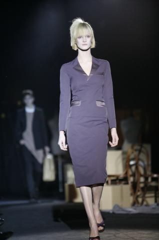 image Modelo desfilando para David Delfín en la Pasarela Cibeles 2007 luciendo la colección de otoño-invierno del diseñador