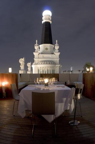 image Vistas al atardecer desde la azotea del Hotel Meliá Madrid Reina Victoria