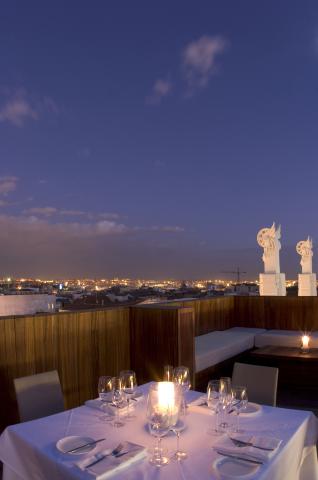 image Vistas al atardecer desde la azotea del Hotel Meliá Madrid Reina Victoria