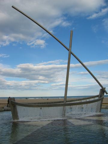 image Fuente dedicada a la actividad marinera en el paseo marítimo de la playa de la Malvarrosa, Valencia