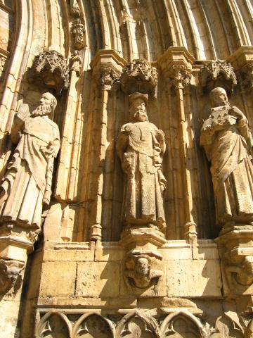 image Detalle de las esculturas de la puerta de los Apóstoles de la iglesia arciprestal de Santa María, Morella, Castellón