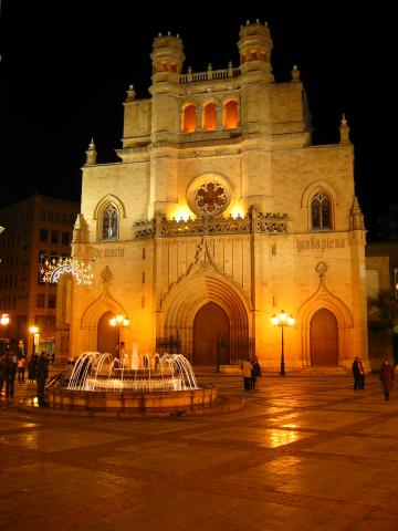 image Vista nocturna de la Concatedral de Santa María, Castellón