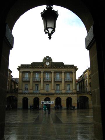 image Pancarta en un edificio de la Plaza Mayor, Donostia-San Sebastián, Guipúzcoa