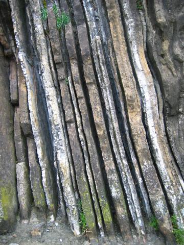 image Rocas junto a El Peine de los Vientos, San Sebastián