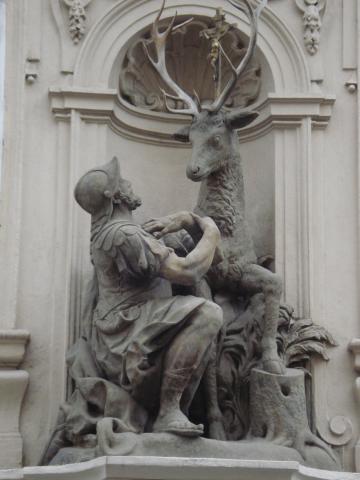 image Detalle de la fachada de la casa del Venado Dorado en la calle Tomasská de Praga, República Checa