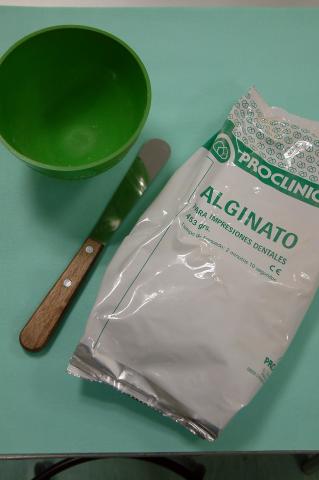 image Taza y espátula de alginato