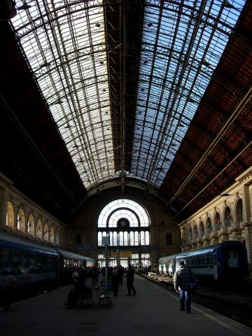 image Andenes de la estación de Keleti pu, Budapest, Hungría