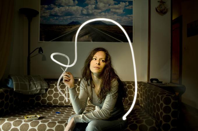 image Inmigrante polaca residente en Madrid fumando