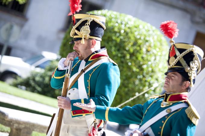 image Recreación de la Guerra de la Independencia en Segovia: Demostración de disparos de armas de las tropas españolas