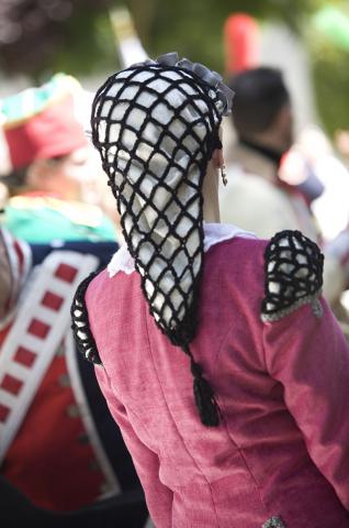 image Recreación de la Guerra de la Independencia en Segovia: Pañuelo de mujeres civiles de la época napoleónica