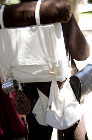 image Recreación de la Guerra de la Independencia en Segovia: Detalle del traje de un civil organizado militarmente