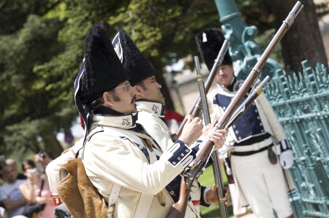 image Recreación de la Guerra de la Independencia en Segovia: Demostración de disparos con armas de la época napoleónica