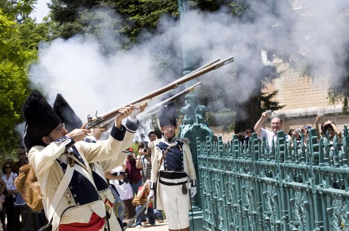 image Recreación de la Guerra de la Independencia en Segovia: Demostración de disparos con armas de la época napoleónica