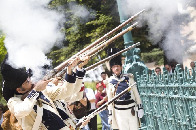 image Recreación de la Guerra de la Independencia en Segovia: Demostración de disparos con armas de la época napoleónica