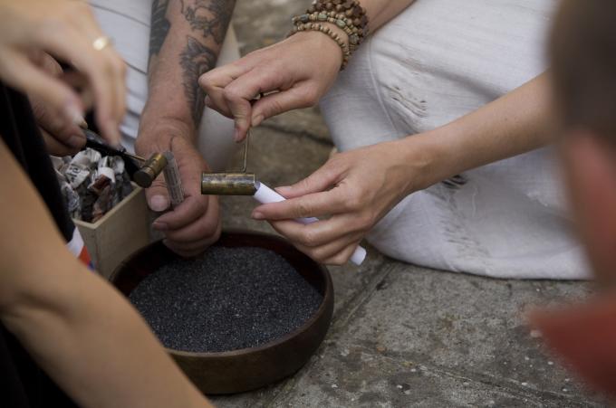 image Recreación de la Guerra de la Independencia en Segovia: Tropas napoleónicas preparando munición para el combate