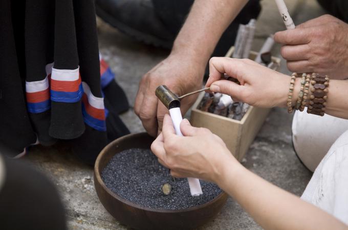image Recreación de la Guerra de la Independencia en Segovia: Tropas napoleónicas preparando munición para el combate