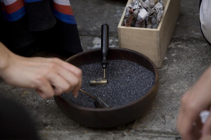 image Recreación de la Guerra de la Independencia en Segovia: Tropas napoleónicas preparando munición para el combate