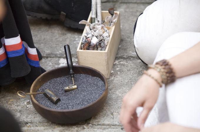image Recreación de la Guerra de la Independencia en Segovia: Tropas napoleónicas preparando munición para el combate