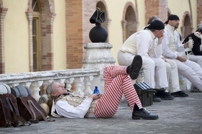 image Recreación de la Guerra de la Independencia en Segovia: Tropas napoleónicas durmiendo la siesta y descansando