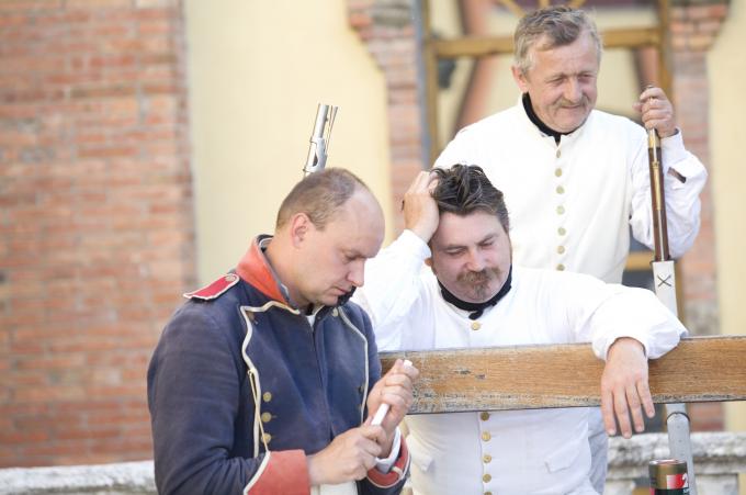 image Recreación de la Guerra de la Independencia en Segovia: Tropas napoleónicas descansando