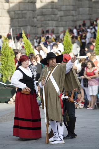 image Recreación de la Guerra de la Independencia en Segovia: Civiles organizados militarmente junto al Acueducto de Segovia